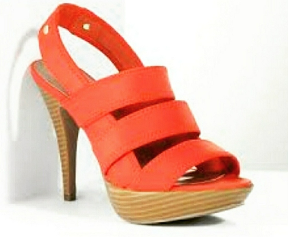 Simply Vera Wang sandal foot heels